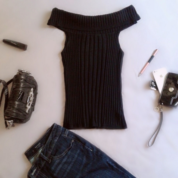 Sweater - Picture 1 of 4